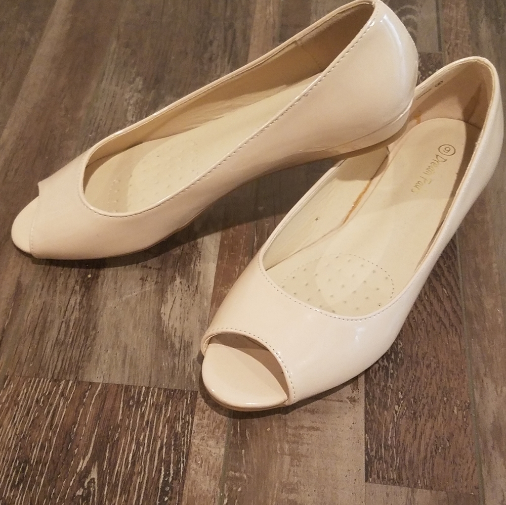 Nude dream pairs short wedge